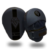 Rewon Classic Handpratzen in Schwarz für Kampfsport, ideal zum Boxtraining und Fitness, gefertigt aus robustem Maya Hide Leder.